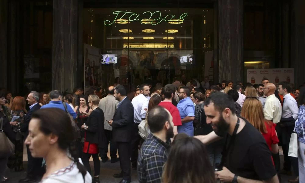 Πανικός στο θέατρο «Παλλάς» έπειτα από τηλεφώνημα για βόμβα
